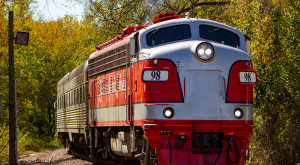 4 Ridiculously Charming Train Rides To Take In Missouri This Fall