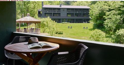 Journey Back To The '70s At This Retro Lodge, One Of Vermont's Newest Destinations
