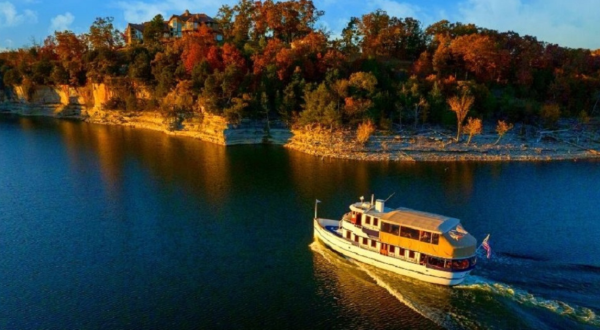 The Boat Ride On Table Rock Lake In Missouri That Shows Off Fall Foliage