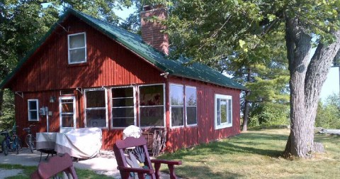 Go Apple Picking, Then Stay In A Cozy Swedish Cabin In Wisconsin On This Idyllic Fall Weekend Getaway