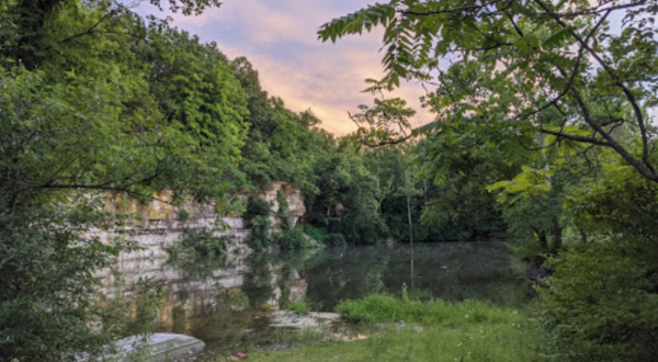 The Incredible Hike In Missouri That Leads To A Fascinating Abandoned Quarry