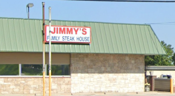 The Humble Steak Restaurant In Missouri That’s Been Owned By The Same Family For Over 30 Years