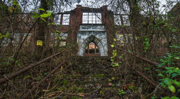 Vacant: Inside 13 Eerie and Fascinating Abandoned Locations Across America