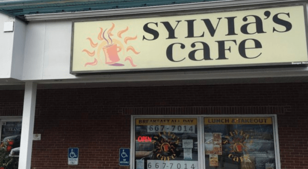 The Breakfast Plates From Sylvia’s Cafe In Maine Are So Big, They Could Feed An Entire Family