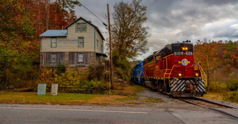 The Train Ride Through The Tennessee Countryside That Shows Off Fall Foliage