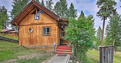 Enjoy Some Much Needed Peace And Quiet At This Charming Montana Cabin