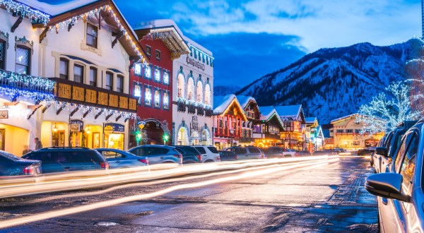 29 Enchanting Christmas Towns Across America That Are Filled With Holiday Spirit