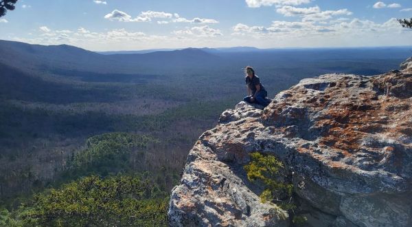 This Mountain Hiking Trail In Alabama Is The Perfect Day Trip Destination