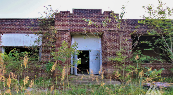 The Abandoned And Eerie Place In Oklahoma You Might Not Want To Visit After Dark