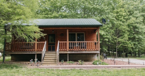 This Charming Couples' Retreat Cabin In Illinois Is The Perfect Place For A Romantic Getaway