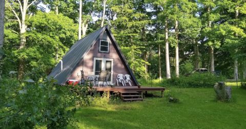 This Pet-Friendly Cabin In Ellsworth, Illinois Is Perfect For An Affordable Vacation