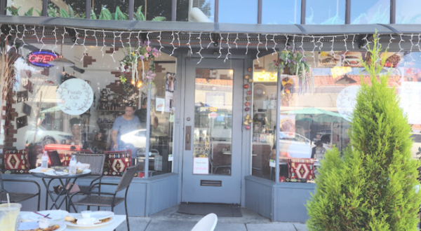 The Dishes From Family Cafe In Oregon Are So Big, They Could Feed An Entire Family