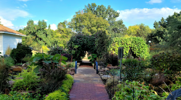 Take A Stroll Through Oklahoma’s Past At This Historic Home And Gardens