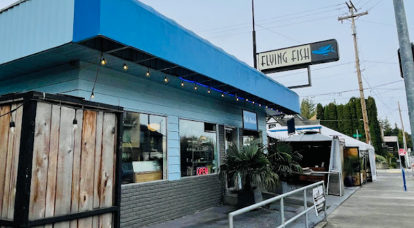 Locals Can’t Get Enough Of The Fish And Chips At This Oregon Fish Market And Eatery