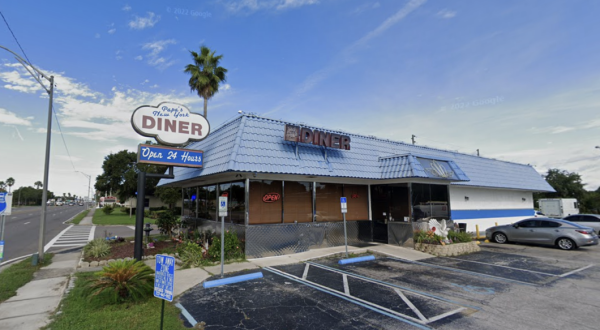 The Small-Town Florida Diner Where Locals Catch Up Over Breakfast Platters & Homemade Pie