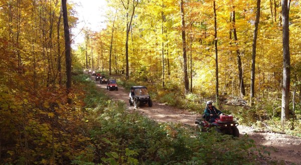 This Little-Known Scenic Spot In Wisconsin that Comes Alive With Color Come Fall