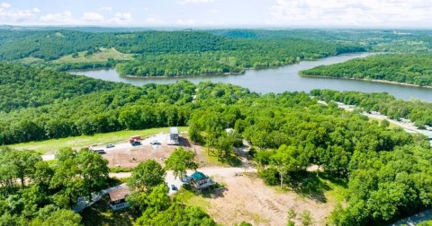The Little Known Lakeview Cabin In Arkansas That'll Be Your New Favorite Destination
