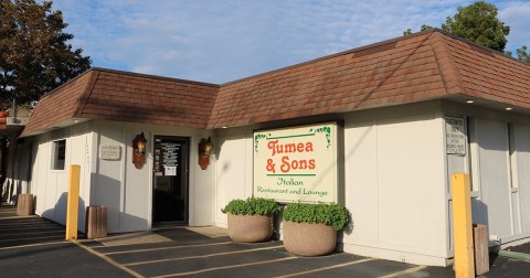 The Humble Italian Restaurant In Iowa That's Been Owned By The Same Family For Over 25 Years