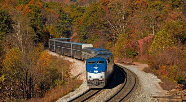 The Train Ride Through The Illinois Countryside That Shows Off Fall Foliage