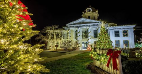 Here's Why Bryson City Might Just Be North Carolina's Most Enchanting Christmas Town