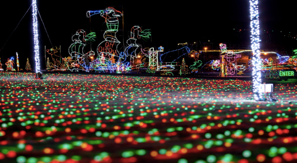 The Most Iconic Drive-Thru Christmas Lights Show In The U.S. Is Coming To Sevierville, Tennessee And You Won’t Want To Miss It