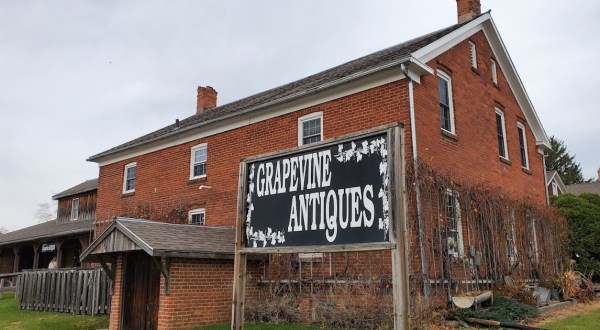 The One-Of-A-Kind Antique Shop In Iowa That You Could Spend Hours Exploring