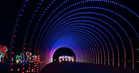 The Most Iconic Drive-Thru Christmas Light Show In The U.S. Is Coming To Iowa And You Won't Want To Miss It