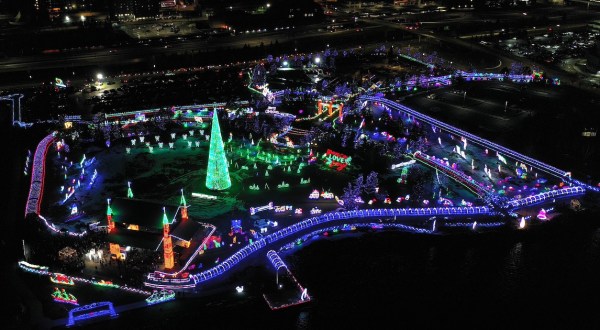 7 Christmas Light Displays In Minnesota That Are Pure Holiday Magic