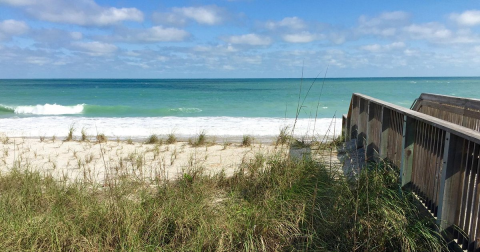The Under-The-Radar Scenic Drive In Florida That Showcases Miles & Miles Of Rolling Waves