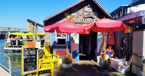 This Timeless 1940s Bait Shop & Restaurant In Florida Sells The Best Shrimp In The South