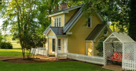 Experience The Virginia Countryside When You Stay At One Of The Oldest Inns In The State