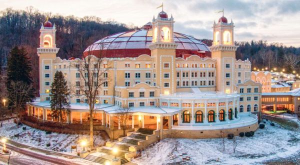 Even The Grinch Would Marvel At This Incredible Winter Getaway Wonderland In Indiana
