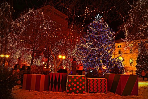 The Incredible Urban Park In Minnesota That Lights Up Spectacularly For Christmas Each Year