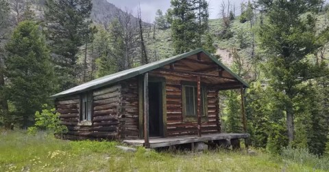 The Incredible Hike In Wyoming That Leads To A Fascinating Historic Cabin