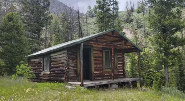 The Incredible Hike In Wyoming That Leads To A Fascinating Historic Cabin