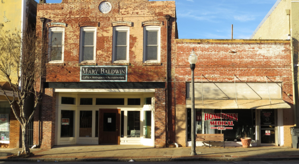 The Charming Town In Georgia That Appears As Though It Was Ripped From A Norman Rockwell Painting