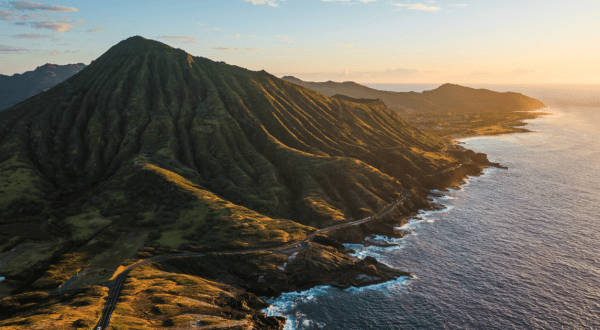 The Stunning Landscape In Hawaii That Appears As Though It Was Ripped From A Painting
