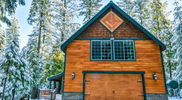 This Cozy Cabin Is The Best Home Base For Your Adventures In Northern California’s Lassen Volcanic National Park