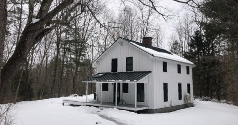 You'll Find A Luxury Cottage In West Stockbridge, Massachusetts, It's Ideal For Winter Snuggles And Relaxation