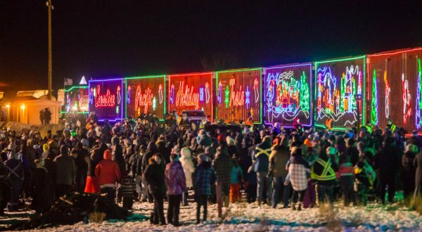 Ring In The 2023 Holiday Season Aboard The Canadian Pacific Holiday Train When It Comes To Illinois