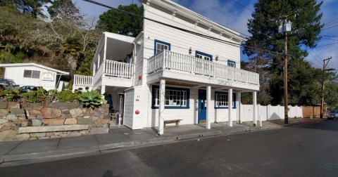 Stay At This 170-Year-Old Hotel And Saloon In The Tranquil Beach Town Of Bolinas In Northern California