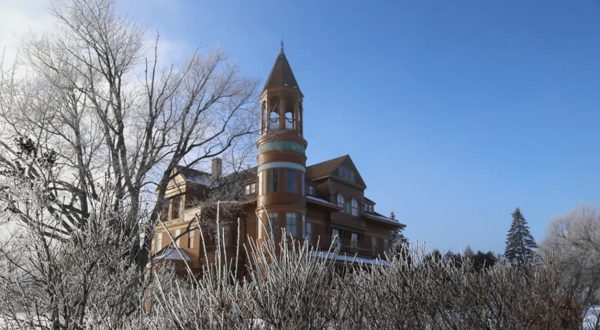 Celebrate Christmas In Victorian Style At This Historic Wisconsin Mansion