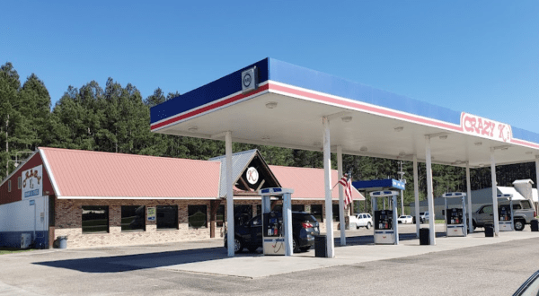 Don’t Pass By This Unassuming Restaurant Housed In A Mississippi Gas Station Without Stopping