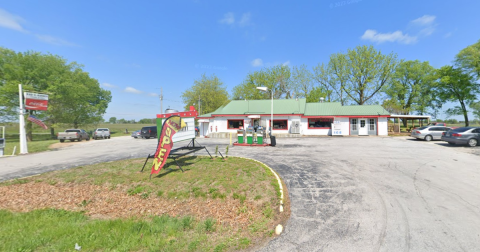 Don't Pass By This Unassuming Diner Housed In A Missouri Gas Station Without Stopping