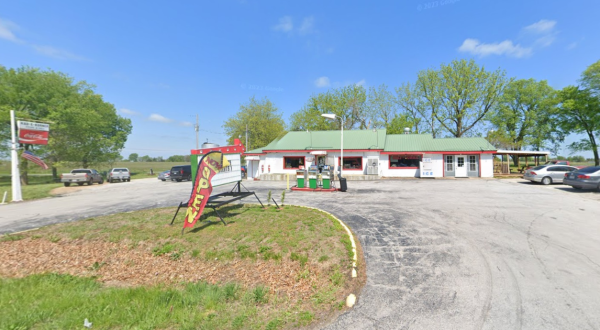 Don’t Pass By This Unassuming Diner Housed In A Missouri Gas Station Without Stopping