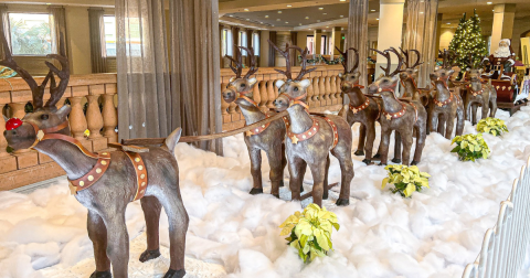 This Incredible Holiday Sculpture Made From 2,000 Pounds Of Chocolate Can Only Be Found At This Orlando Hotel