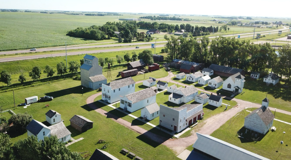 Experience The ‘Old West’ At This Minnesota Pioneer Village
