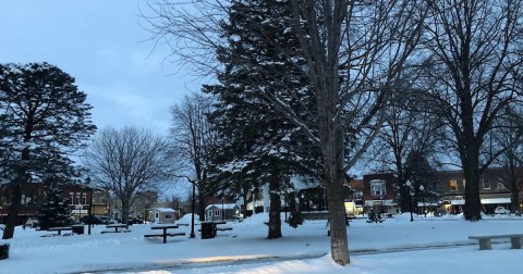 The Cozy Small Town In Iowa That Comes Alive Under A Blanket Of Snow