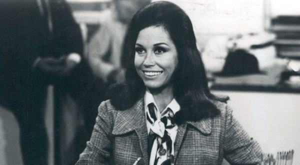 Most People Don’t Know That Mary Tyler Moore’s Gravesite Is Found Right Here In Connecticut