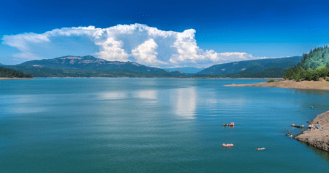 This Little-Known Lake Is Perfect For Easy Swimming, Fishing, Boating, And Bird Watching In Oregon